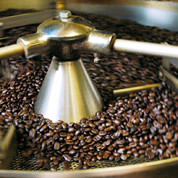 [Small private roasting factory Ever Coffee adjacent to my home] Starting with the selection of coffee beans, we roasted our uniquely blended beans on a far-infrared direct fire.We always serve freshly roasted coffee.Enjoy the best warm scent and relaxation from each and every one of the devoted beans.