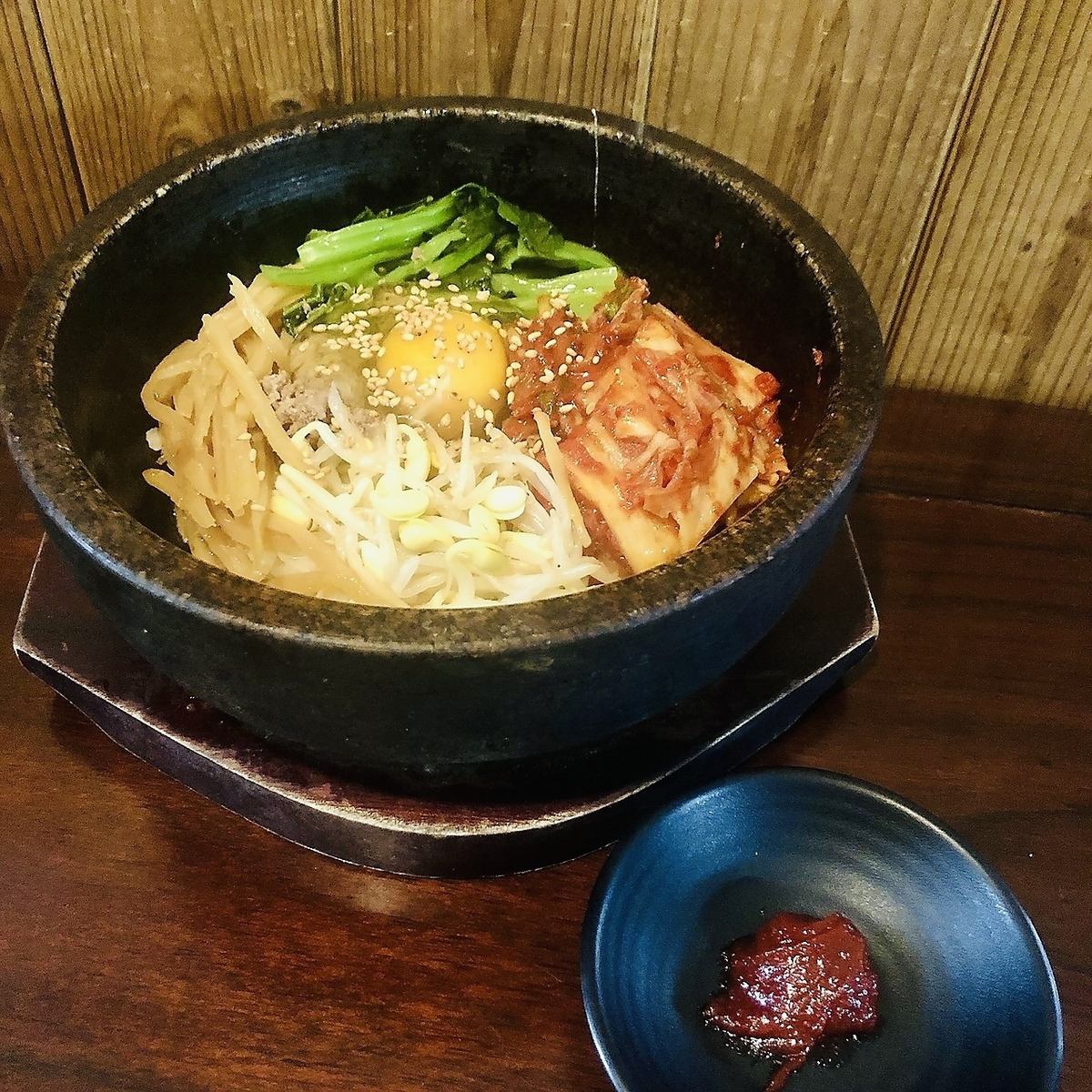 11月より土曜・日曜は12時から営業☆美味しいお肉とお酒を共に☆