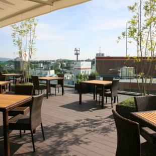 Please use the terrace table seats on warm days! The ventilation is excellent and you can use it with confidence.