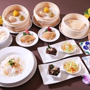 ●夏季迷你午餐套餐●6月1日至8月31日共5道菜，包括夏季三色小籠包和可選的魚翅菜餚