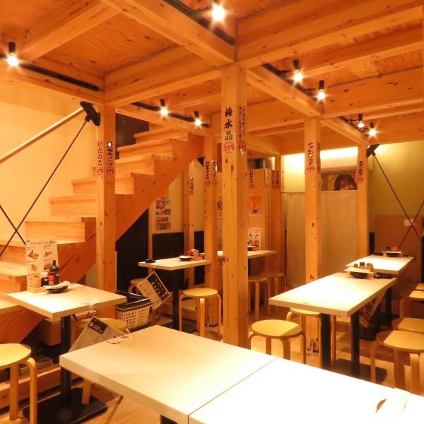 [Just 0 minutes' walk from Okachimachi Station! Located right in front of the station!] The interior is bright and open.The restaurant is easily accessible from various train lines and is perfect for a variety of occasions, such as a quick drink after work or a party.Please stop by.