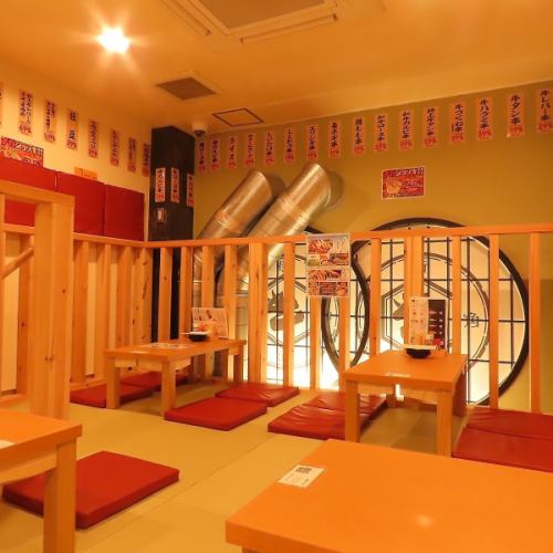 在明亮寬敞的商店裡享受舒適的時光。