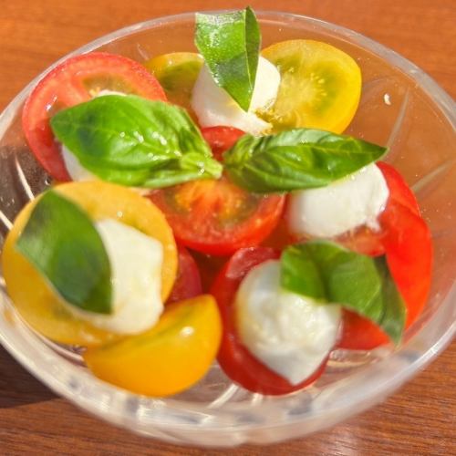 Caprese with two kinds of tomatoes