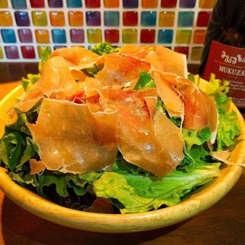 Spanish ham green salad