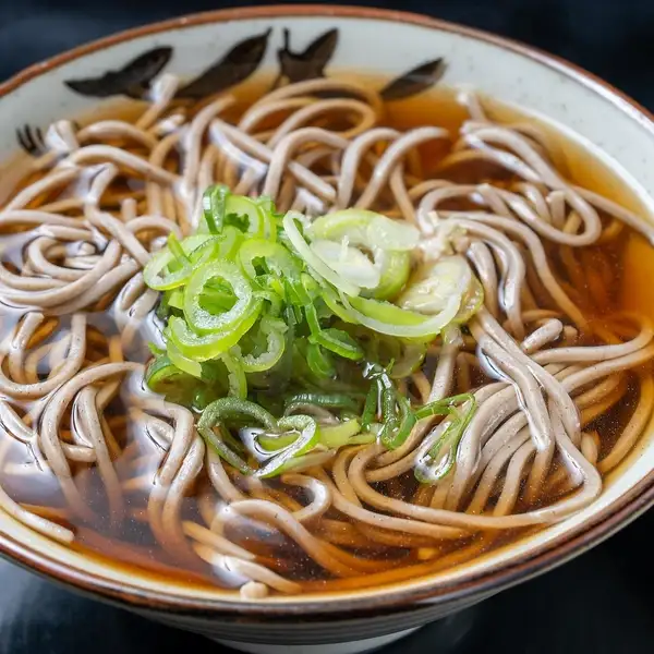 【地元民から大人気】宴会や飲みのシメに最適!とりだしベースの旨味が染み渡る絶品「蕎麦」