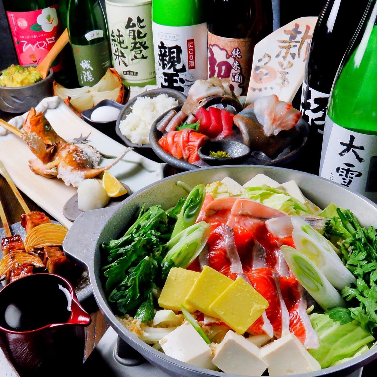 隱密的成人居酒屋，可享用爐端燒。套餐含無限暢飲，4000日圓起