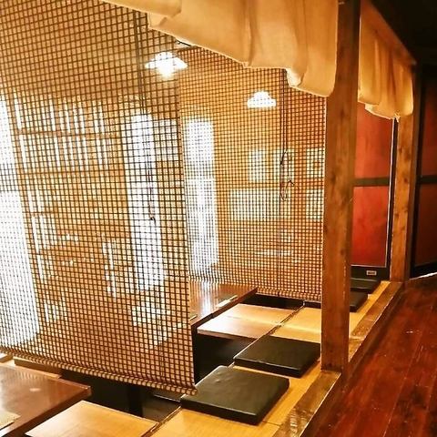 研究学園徒歩1分♪☆座敷でゆったりと楽しむことができ、一体感を感じることができます！ご予約や下見のご連絡などもお気軽にお電話ください！◆テーブル、座布団、ドアノブなどお客様が触る部分はアルコール除菌して消毒していますので、ご安心してご利用ください◆密を防ぐためお席の間隔をあけてご案内致します！