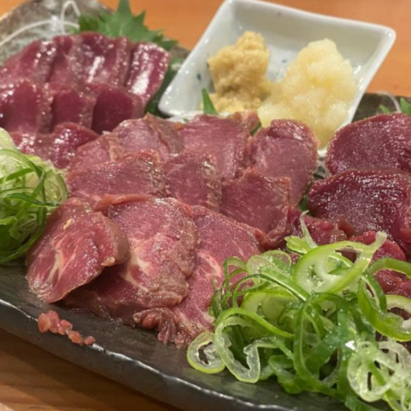 馬刺しの合盛り合せ！