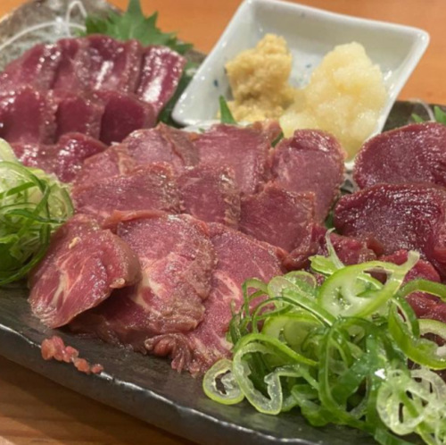 馬刺しの合盛り合せ！