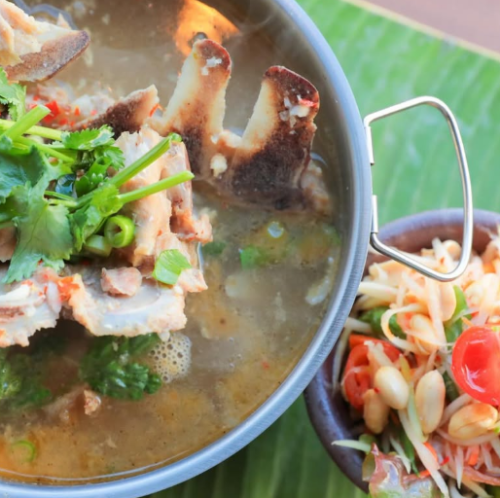 【本場タイ人シェフがつくる本気のレンセープ】豚骨の青唐辛子スープ！