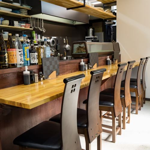 カウンター席6席