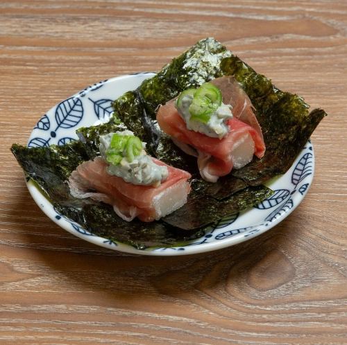 生ハムとチーズ納豆　揚げ餅手巻き