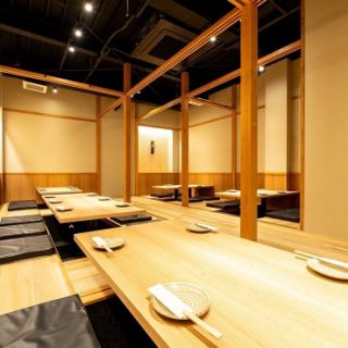 We have a wide range of private rooms with a relaxing atmosphere, perfect for enjoying delicious food and sake.