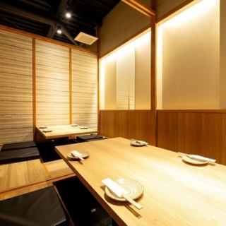 It is a completely private room with a sunken kotatsu table.We have a wide variety of rooms available for entertaining, meetings, and family gatherings, and you can enjoy delicious sake in our proud private rooms.