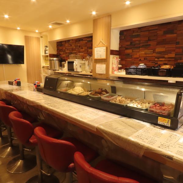 賑やかな雰囲気が魅力の当店は、友人との集まりや女子会等の様々な宴会シーンにぴったりです！お一人様も大歓迎のカウンター席では店員さんとの会話が楽しめます★また、ホルモンはオーダーを受けてから鉄板で焼き始める為、目の前で調理する風景を眺めることが可能です◎JR上野駅より徒歩約4分とアクセス抜群♪