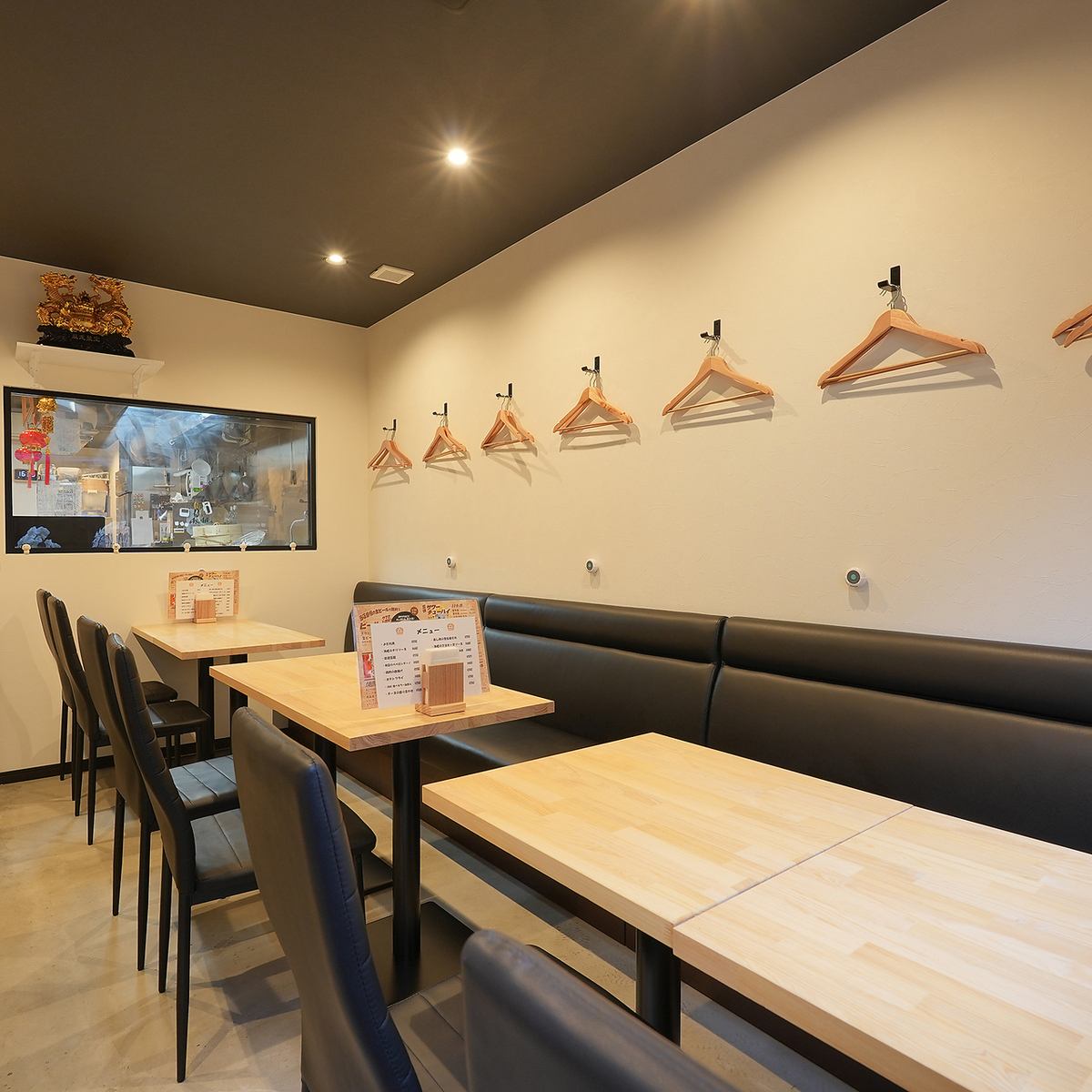 落ち着いた店内でゆっくり食事をお楽しみいただけます。