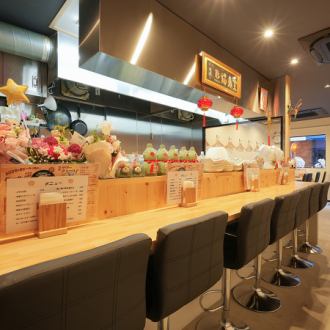 카운터석을 7석 준비하고 있습니다.