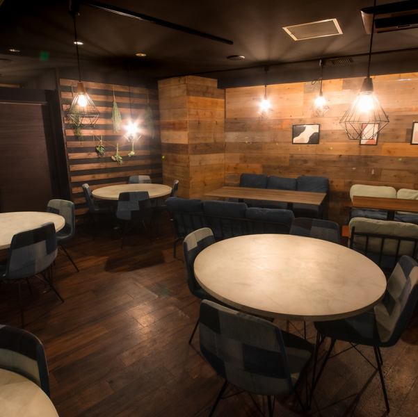 団体様のご宴会に貸切宴会はいかがでしょうか！木の温もり感じる柔らかな雰囲気の空間で心地よいひとときをお過ごしください。お勤め先での大型宴会や結婚式の二次会、同窓会、打ち上げに是非ご利用下さい。町田駅から徒歩3分のアクセス良好な当店だからこそ集合も解散もしやすく安心してご利用いただけること間違いなし！