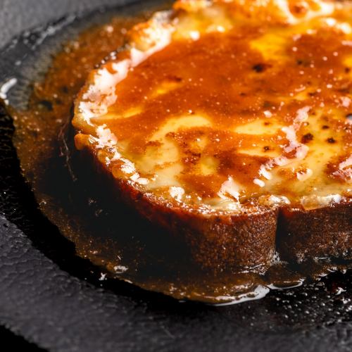 名物モッツァレラチーズの「沼るパン」