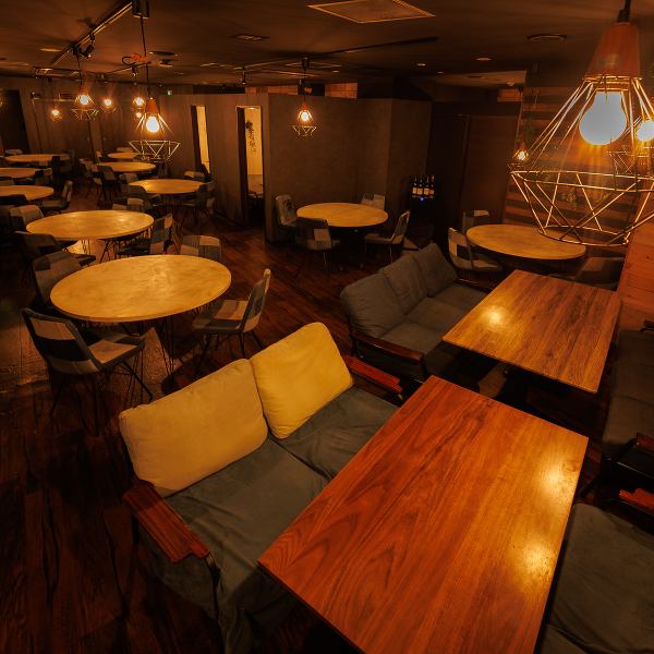 団体様のご宴会に貸切宴会はいかがでしょうか!木の温もり感じる柔らかな雰囲気の空間で心地よいひとときをお過ごしください。お勤め先での大型宴会や結婚式の二次会、同窓会、打ち上げに是非ご利用下さい。町田駅から徒歩3分のアクセス良好な当店だからこそ集合も解散もしやすく安心してご利用いただけること間違いなし!