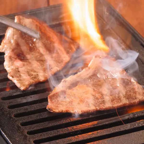 A5ランク国産黒毛和牛を、焼肉居酒屋ならではの気軽さで!