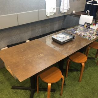 【2~5名様飲み会】新鮮な刺身や具沢山な鍋、そして遊び心あふれる創作料理たち。素材の良さが際立つ美食の数々が、宴を最高に盛り上げます。天然木の一枚板テーブルが温かく迎える空間で、「さまざまな飲み放題コース」と共に心ゆくまで楽しむ。大切な仲間との時間を、この場所で最高の思い出に。