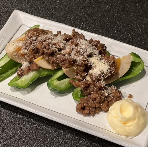 シャキシャキピーマンと旨味溢れる挽き肉の競演