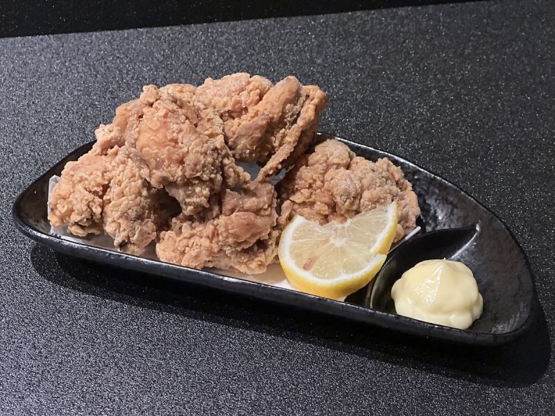 【お酒に合う料理も！】店長特製の鶏ももの唐揚げ！