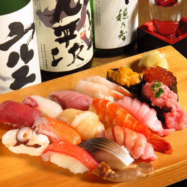 보고 즐겁고 먹고 맛있다.가나자와를 시작해 전국에서 엄선한 해물을 계절마다 회와 초밥으로.