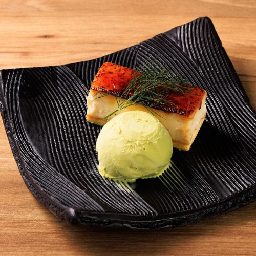 Cheesecake brulee and matcha ice cream