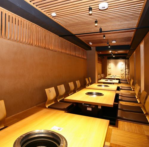 The seats in the tatami room can accommodate banquets for up to 28 people.Please do not hesitate to consult us.