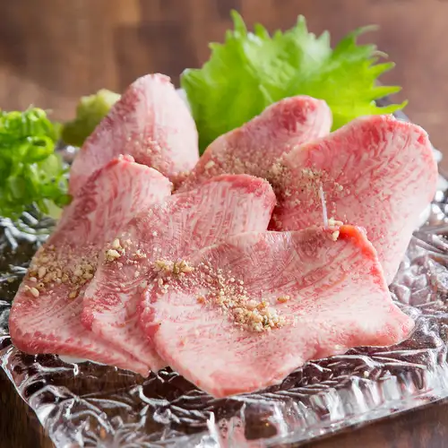 【最初に食べたい◎】注文率No.1の不動の人気メニュー◆厚切り上塩タン1,870円(税込)
