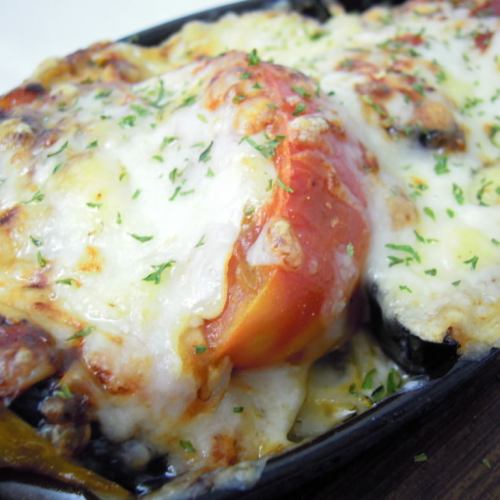烤茄子和番茄奶酪
