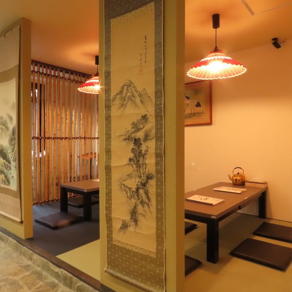 座敷のお席もご用意しております。ご家族連れでも、暖かみのある店内でゆったりと楽しい時間をお過ごしください！