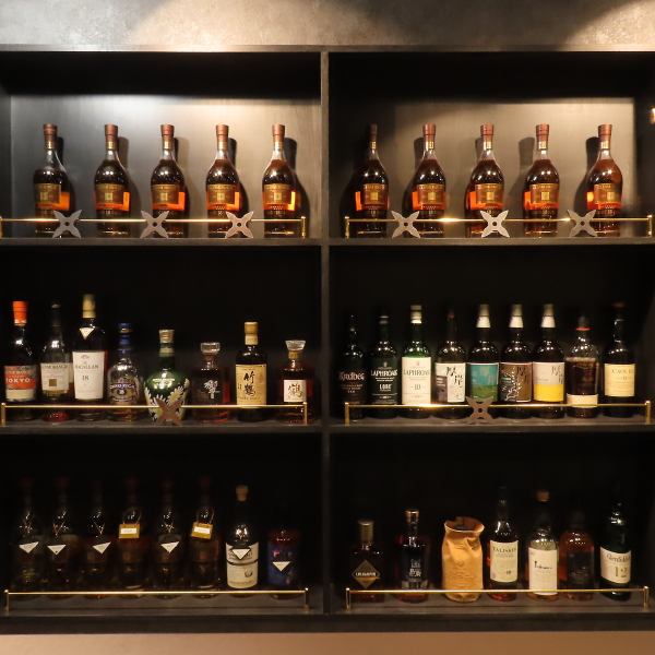 実はお酒の種類も豊富です！バーのようなカウンターがあり、店主こだわりのウイスキーを各種揃えております。