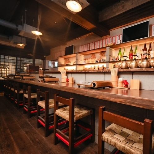 仕事帰りのサラリーマンや街の常連さんに人気の当店。特製しょうゆダレでいただくラム肉とお酒をご堪能いただけます。ヘルシーでクセが少ないラム肉と好評の口コミも多数いただいております。