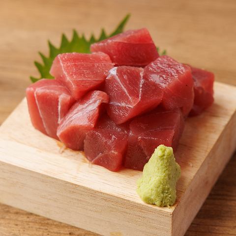 [Bluefin tuna] Directly shipped from Hokkaido! All-you-can-eat tuna chunks on a plate