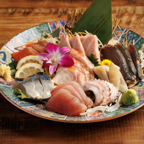 Our seafood dishes prioritize seasonality and freshness, and are carefully prepared from procurement to cooking to bring out the best in seafood.