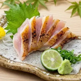 地鶏モモの炙り刺身