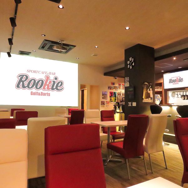 [For private parties/banquets♪] The inside of the store is bright, stylish, and spacious. Banquets can accommodate up to 39 people! The large screen is useful not only for watching sports, but also for various banquets! And every day! Open until 4pm! Be sure to visit Rookie for the second and third time!