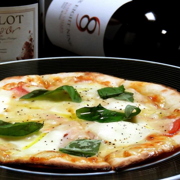 술과 궁합 발군♪본격 이탈리안 일품 Pizza 마르게리타 1050엔(부가세 포함)