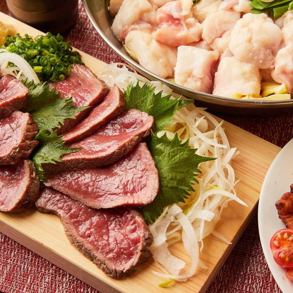 연회 시즌에도 딱! 극상의 와규 냄비와 와규 사로인의 스키야키를 즐겨 주세요! 느긋한 식당 의자와 소파가 매력의 점내.들어간 순간부터, 따뜻한 색이 감싸는 비일상 공간이 퍼집니다 ♪ 칸막이를 마련한 단체 개인실은 느긋하게 무제한 뷔페 & 음료 무제한을 즐기는데 베스트!