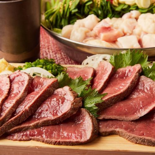 生ビール付き飲み放題の宴会コースでは、厚切り牛タンや鮮魚のお造りなど豪華な和食がずらり