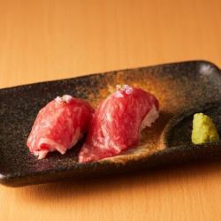 国産A5黒毛和牛の炙り肉寿司(一貫)
