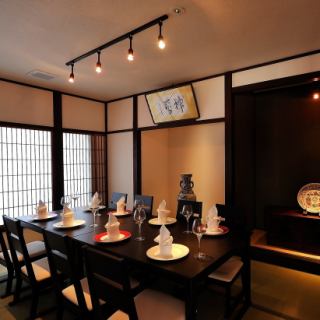 【団体様個室】様々なご人数を幅広く対応可能です。お祝いや打ち上げなど特別な日のお食事にもぜひ当店をご利用下さいませ！貸切のご利用もお待ちしております♪　