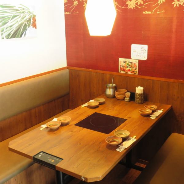 Table seats for 4 people can be used for various occasions such as girls' gatherings and drinking parties ♪