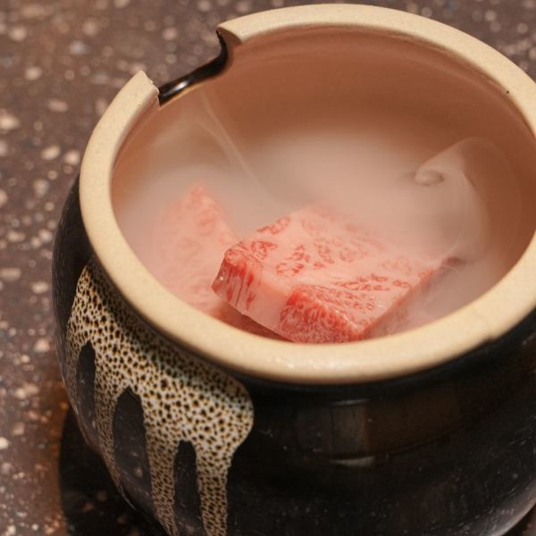 瞬間燻製で閉じ込めた【肉燻】写真映え間違いなし！