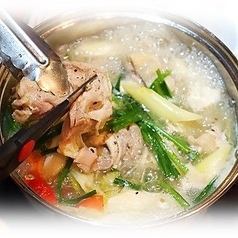 Enjoy authentic Korean food at your fingertips! You can choose from 4 types of hot pot, including ginseng hot pot, with a total of 8 dishes for 2,300 yen + all-you-can-drink for 1,500 yen♪ From 4 people