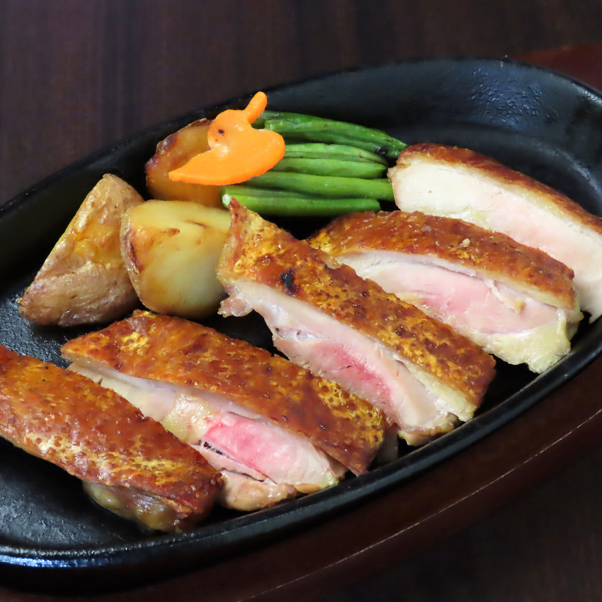鶏肉卸直営店だからこその美味しい名古屋コーチンも!