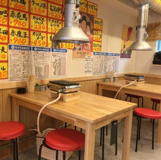 [Up to 2 to 6 people ♪] There is a table for 2 to 6 people, the table layout is free ♪ A small banquet is also welcome! There is a stove on the table, grilled by yourself ♪ Banquet at San ★ ★ chicken barbecue with chicken in the middle (Izakaya / Yakiniku / Yakiniku / Motsunabe / all you can drink / banquet / farewell party / farewell party / charter / yakitori / yakitori / cheese / cheese fondue)